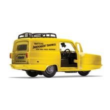 Load image into Gallery viewer, Only Fools and Horses- Reliant Regal & Ford Capri MKIII 1:36