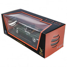 Load image into Gallery viewer, Signature Series 1971 E-Type Jaguar 1:18
