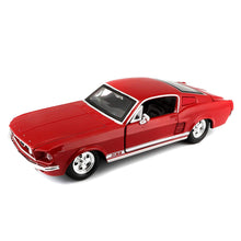 Load image into Gallery viewer, Maisto Special Edition 1967 Ford Mustang GT 1:24
